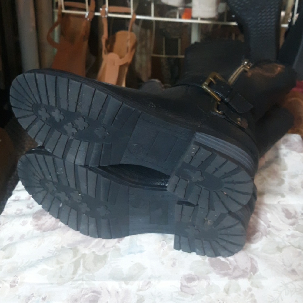 Boots - Picture 3 of 3